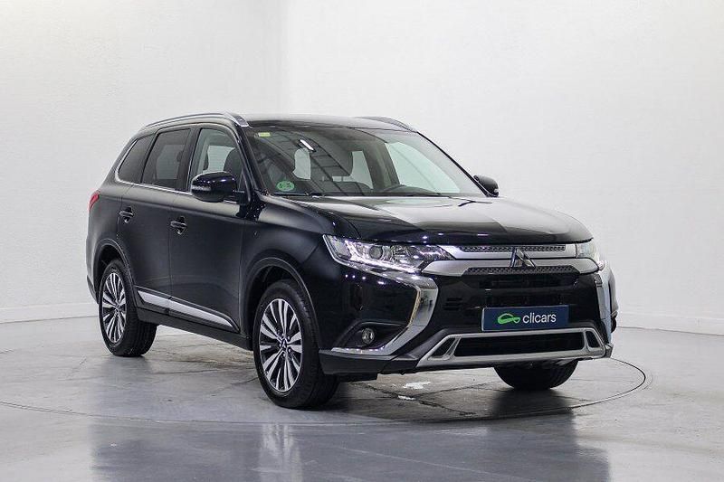 Usado Mitsubishi Outlander Motion 150 CV (110 kW) 2020 Negro SUV