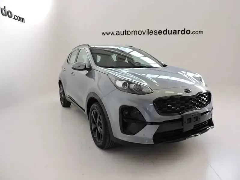 Usado Kia Sportage 115 CV (84 kW) 2021 Gris / plata SUV
