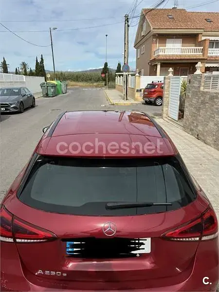 Usado Mercedes A250 218 CV (160 kW) 2023 Granate Berlina