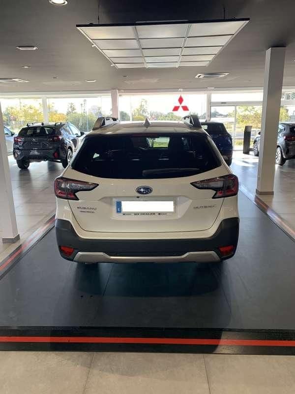 Usado Subaru Outback Active 169 CV (124 kW) 2025 Blanco Familiar