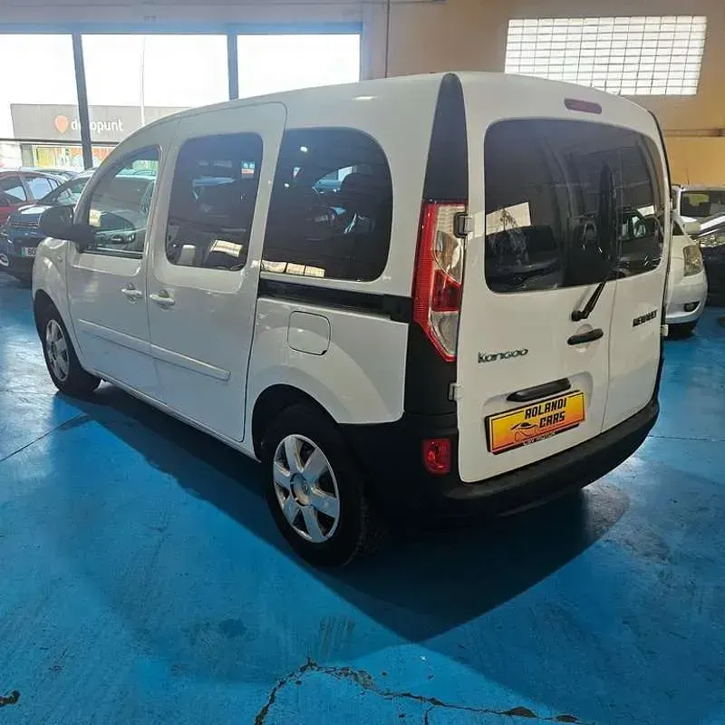 Usado Renault Kangoo Expression 86 CV (63 kW) 2011 Blanco Monovolumen