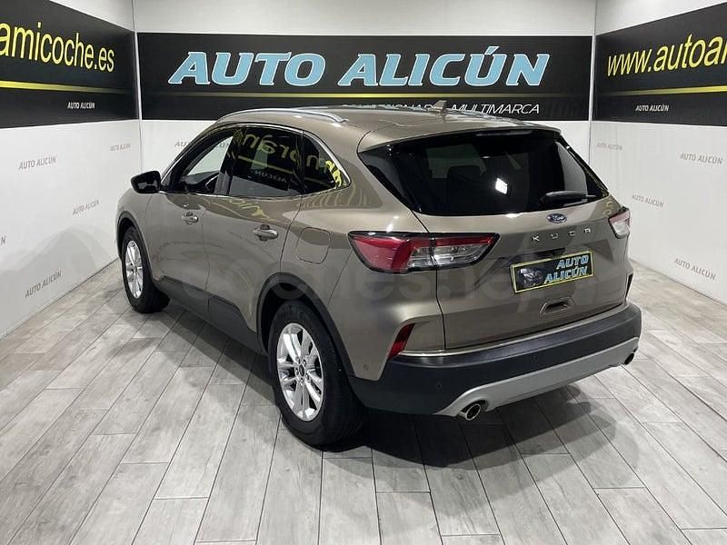 Usado Ford Kuga Titanium 120 CV (88 kW) 2021 Gris / plata SUV