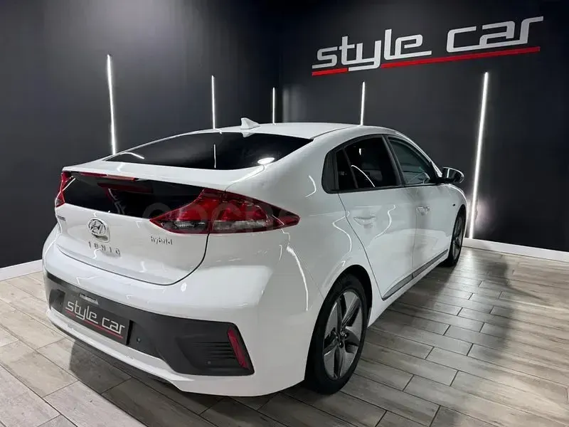 Usado Hyundai Ioniq 141 CV (103 kW) 2019 Blanco Utilitario