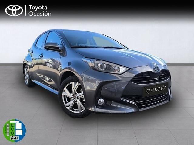 Usado Toyota Yaris Active 91 CV (66 kW) 2024 Gris Utilitario