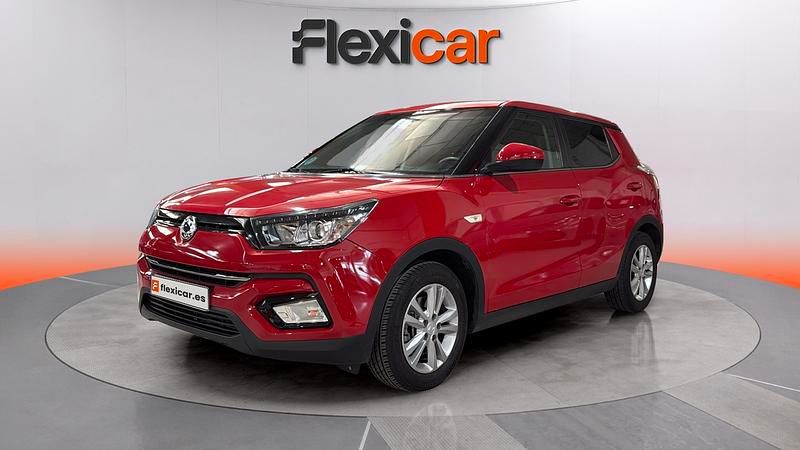 Usado Ssangyong (KGM) Tivoli Limited 129 CV (94 kW) 2017 Rojo SUV