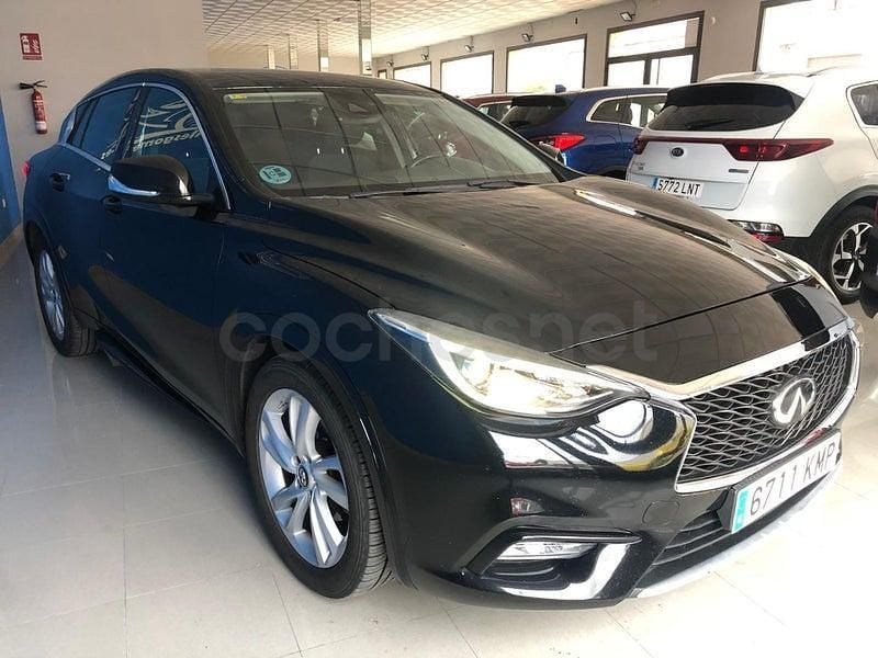 Usado Infiniti Q30 Premium 109 CV (80 kW) 2018 Negro Berlina