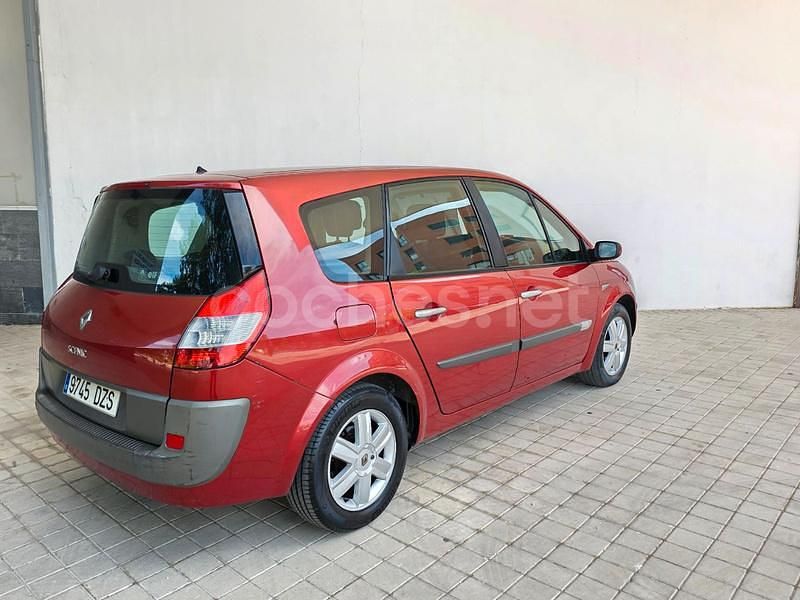 Usado Renault Scénic II Dynamique 110 CV (80 kW) 2006 Granate Monovolumen