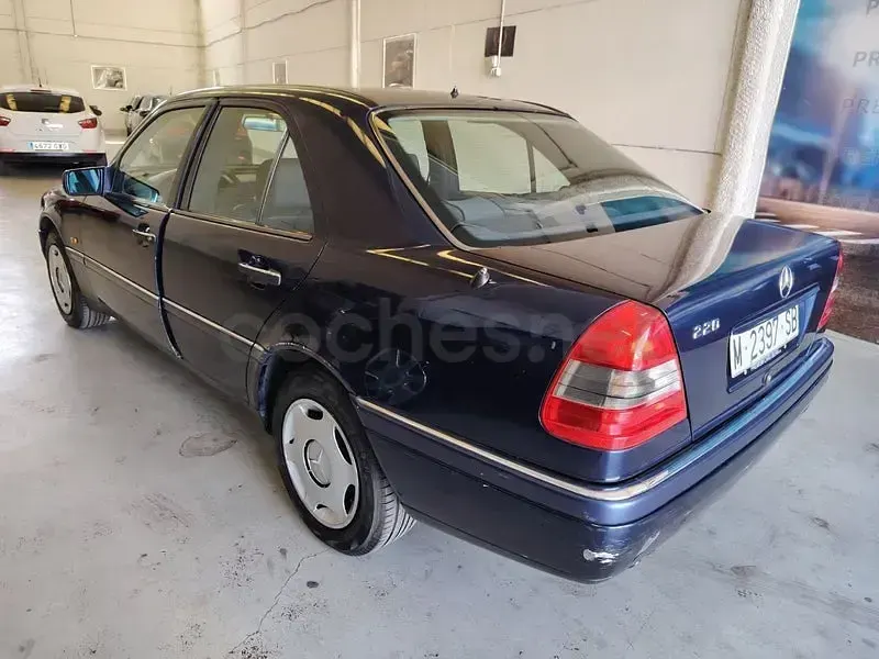 Usado Mercedes C220 Elegance 150 CV (110 kW) 1995 Azul Berlina