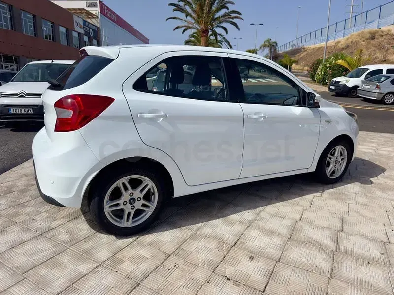 Usado Ford Ka Plus 85 CV (62 kW) 2017 Blanco Utilitario