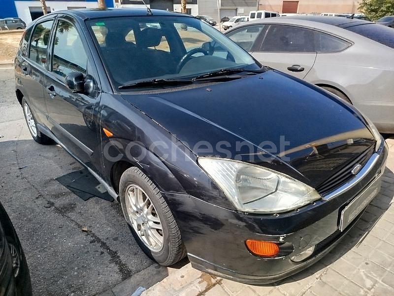 Usado Ford Focus Ambiente 90 CV (66 kW) 2000 Negro Berlina