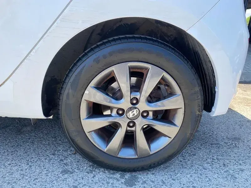 Usado Hyundai i20 85 CV (62 kW) 2014 Blanco Utilitario