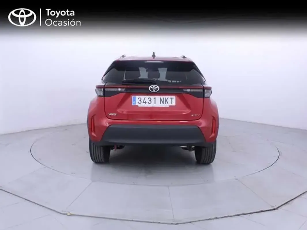 Usado Toyota Yaris Cross Active 132 CV (97 kW) 2026 Rojo SUV