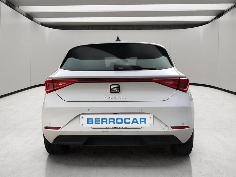Usado Seat Leon Style 115 CV (84 kW) 2021 Blanco Utilitario