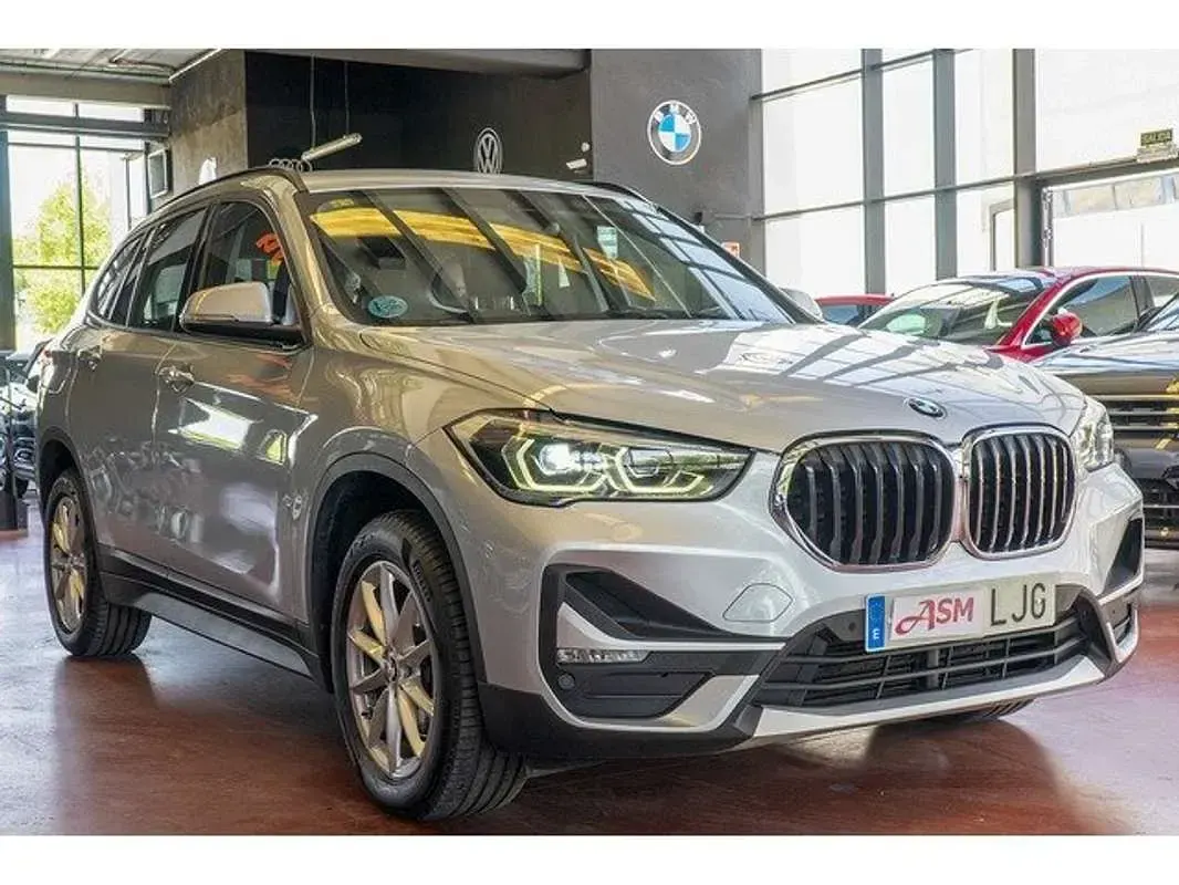 Usado BMW X1 Sport Line 150 CV (110 kW) 2020 Plateado SUV