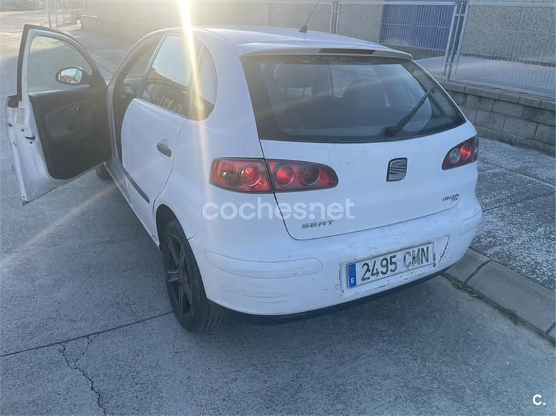Usado Seat Ibiza 100 CV (73 kW) 2004 Blanco Utilitario