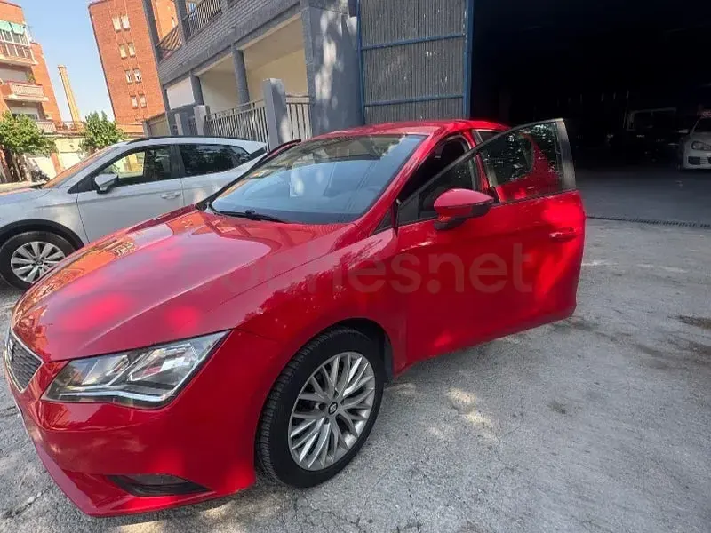 Usado Seat Leon Style 105 CV (77 kW) 2015 Rojo Berlina