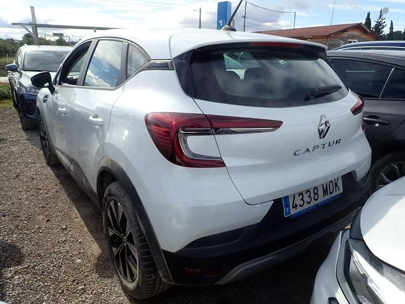 Usado Renault Captur Equilibre 101 CV (74 kW) 2023 Blanco SUV