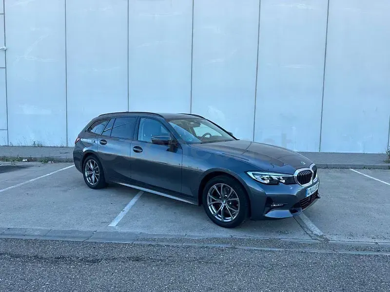 Usado BMW 320 Comfort Edition 184 CV (135 kW) 2021 Gris / plata Familiar