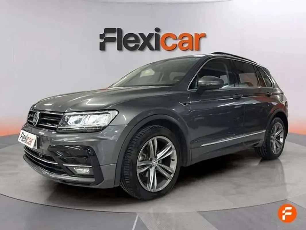 Usado VW Tiguan R-line 150 CV (110 kW) 2021 Gris SUV
