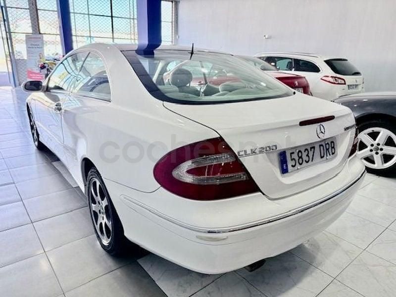 Usado Mercedes CLK200 Avantgarde 163 CV (119 kW) 2003 Blanco Coupe