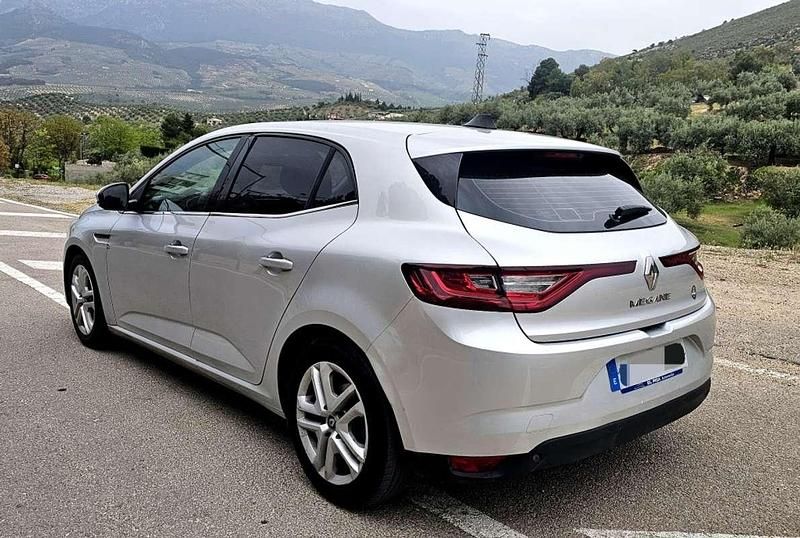Usado Renault Mégane IV Bose Edition 116 HP (85 kW) 2018 Cinzento Citadino