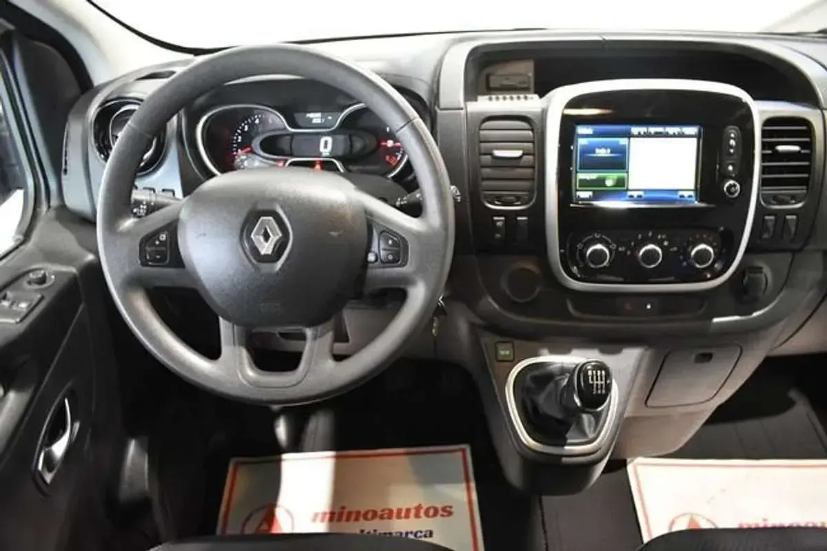 Usado Renault Trafic 95 CV (69 kW) 2017 Blanco Monovolumen