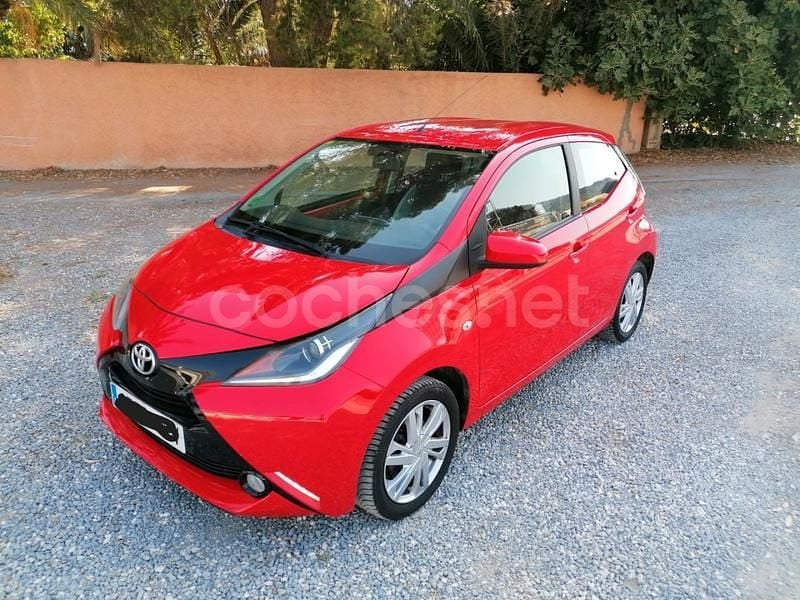 Rojo Usado 2016 Toyota Aygo X-cite Utilitario | 7990 € (Precio justo) - Imagen 1/4