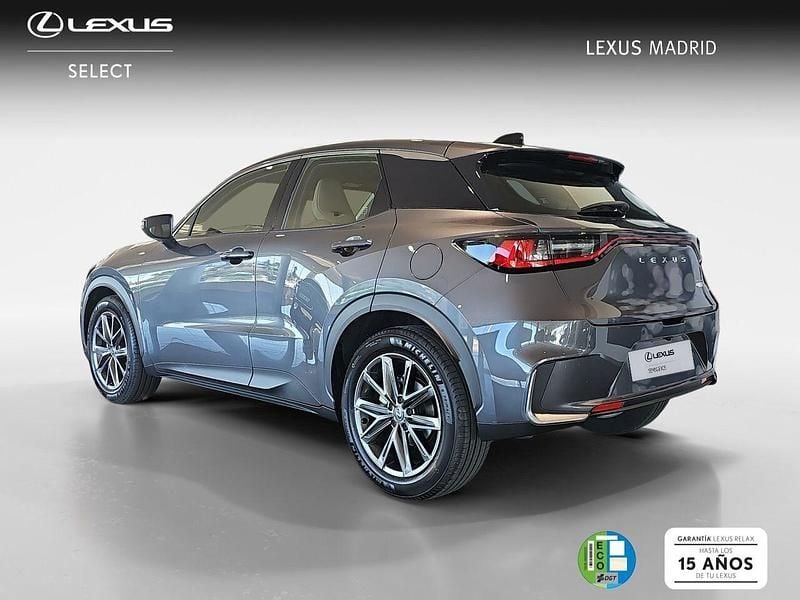 Usado Lexus LBX 136 CV (100 kW) 2025 Gris SUV