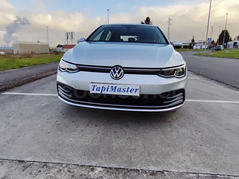 Usado VW Golf VIII Life 115 CV (84 kW) 2022 Gris / plata Berlina