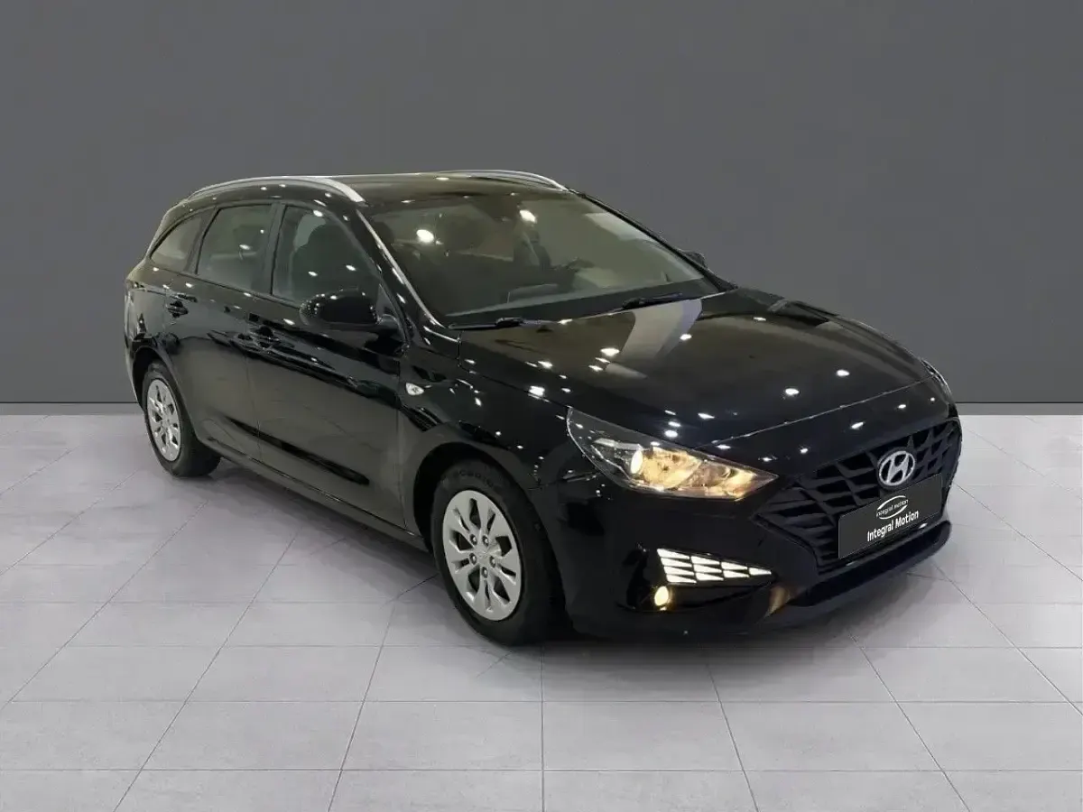 Usado Hyundai i30 119 CV (87 kW) 2022 Negro Familiar