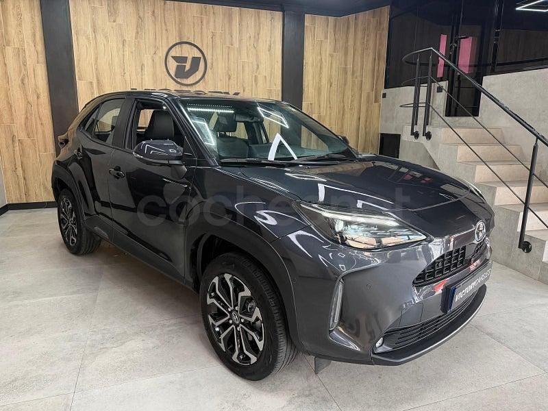 Usado Toyota Yaris Cross Active 116 CV (85 kW) 2023 Gris / plata SUV