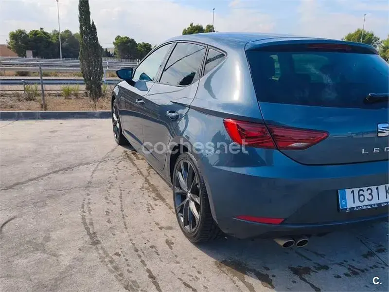 Usado Seat Leon FR 190 CV (139 kW) 2019 Gris / plata Berlina