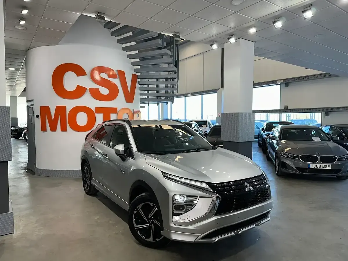 Usado Mitsubishi Eclipse Cross 188 CV (138 kW) 2023 Gris / plata SUV