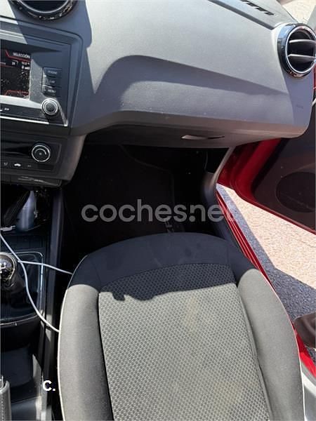 Usado Seat Ibiza Style 90 CV (66 kW) 2016 Rojo Berlina