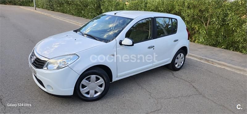 Blanco Usado 2010 Dacia Sandero Lauréate Berlina | 2500 € (Precio justo) - Imagen 1/4
