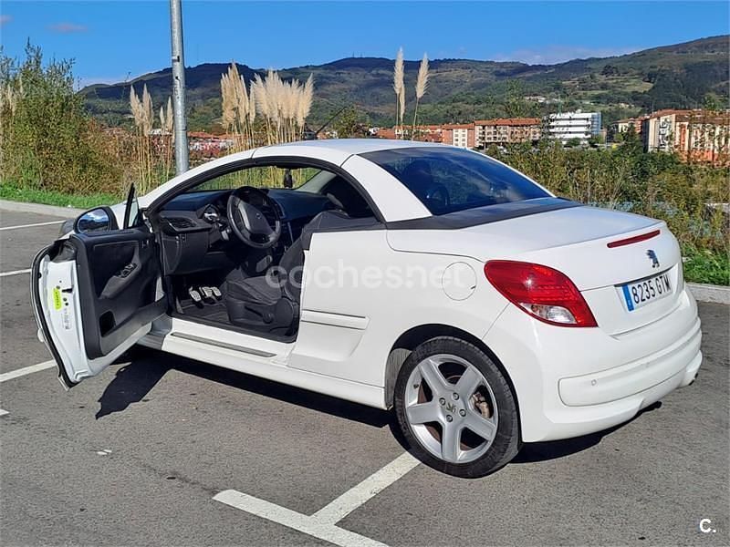 Usado Peugeot 207 CC Sport 110 CV (80 kW) 2010 Blanco Descapotable