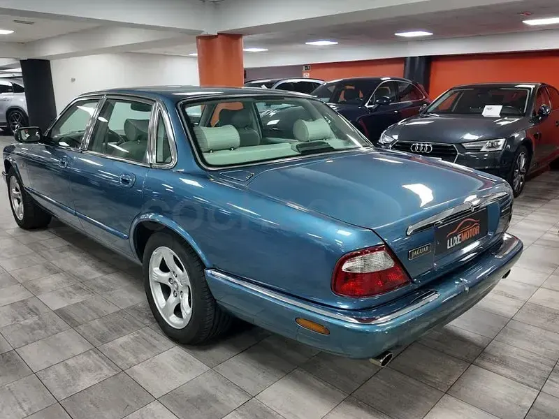 Usado Jaguar XJ Sovereign 290 CV (213 kW) 2000 Verde Berlina