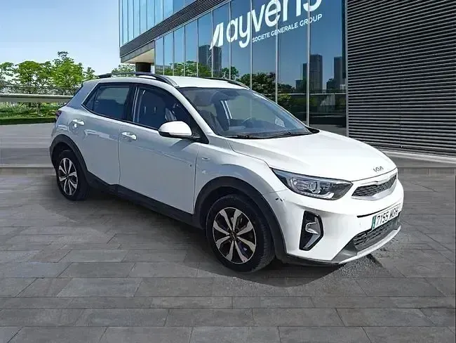 Usado Kia Stonic 101 CV (74 kW) 2023 Blanco SUV