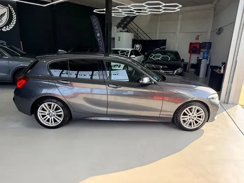 Usado BMW 118 Comfort Edition 150 CV (110 kW) 2017 Gris / plata Utilitario