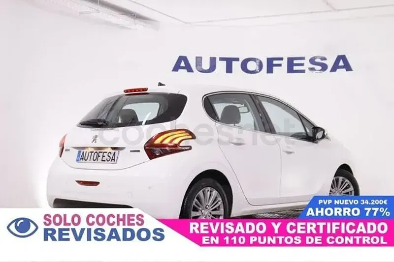 Usado Peugeot 208 Allure 82 CV (60 kW) 2016 Blanco Utilitario