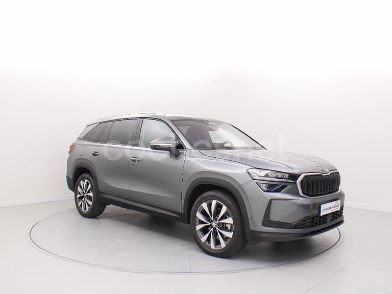 Gris / plata Usado 2024 Skoda Kodiaq Selection SUV | 41.900 € (Caro) - Imagen 1/4