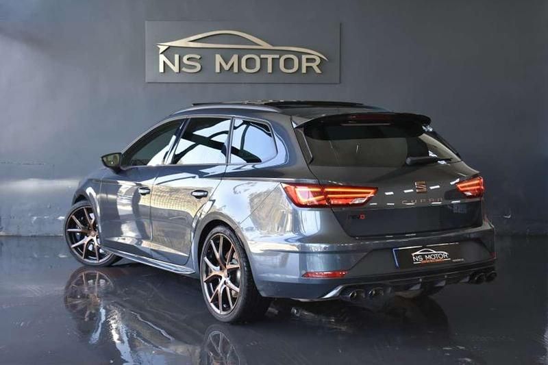 Usado Seat Leon ST 4Drive 300 CV (220 kW) 2020 Gris Familiar