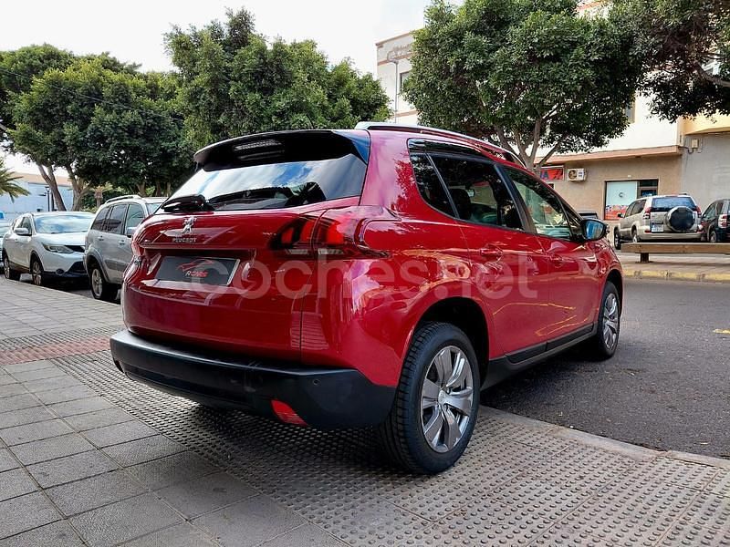 Usado Peugeot 2008 Allure 110 CV (80 kW) 2018 Rojo SUV