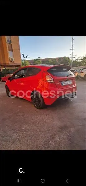 Usado Ford Fiesta 140 CV (102 kW) 2017 Rojo Utilitario