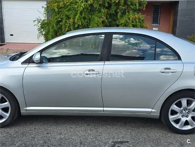 Usado Toyota Avensis Executive 147 CV (108 kW) 2006 Gris / plata Berlina