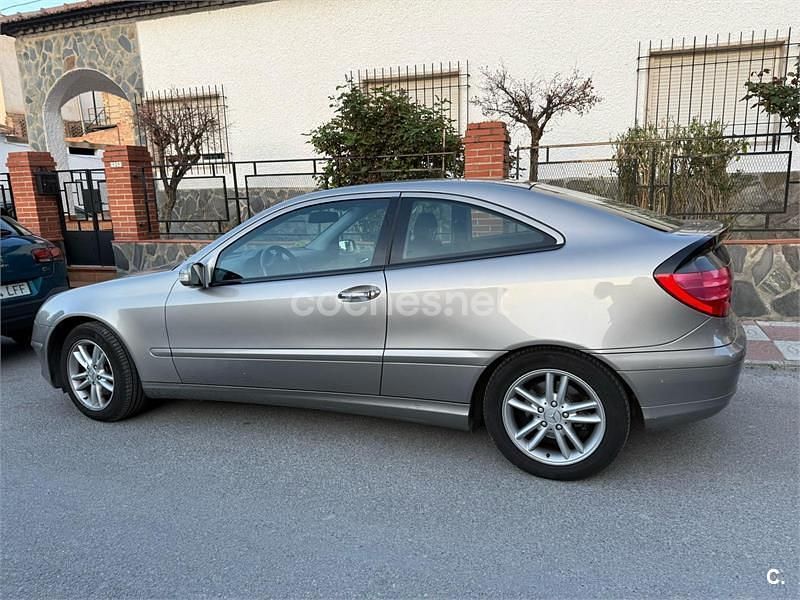 Usado Mercedes C200 163 CV (119 kW) 2003 Beige Berlina