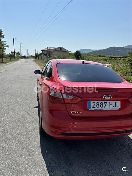 Rojo Usado 2012 Ford Focus Titanium Berlina | 12.000 € - Imagen 1/4