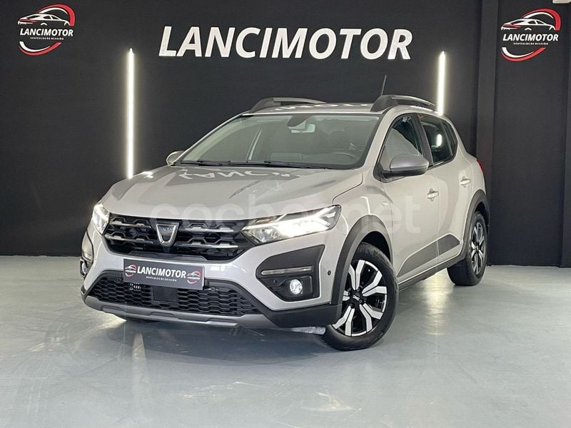Gris / plata Usado 2023 Dacia Sandero Expression Utilitario | 15.990 € (Precio justo) - Imagen 1/4