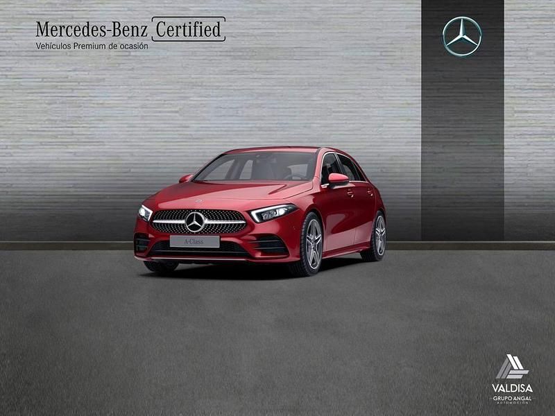 Rojo Usado 2021 Mercedes A180 AMG line Berlina | 25.900 € (Buen precio) - Imagen 1/4