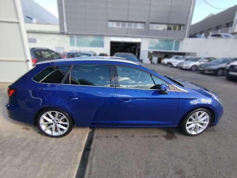 Usado Seat Leon ST FR 131 CV (96 kW) 2019 Azul Familiar
